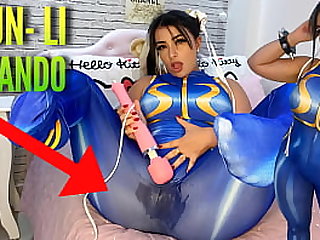 free video gallery sexy-cosplay-girl-dressed-as-chun-li-from-street-fighter