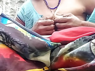 free video gallery desi-village-saree-removing-finger